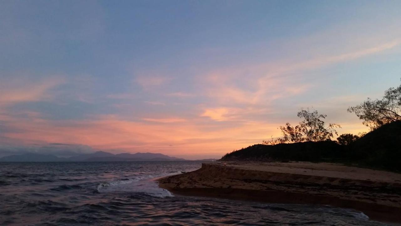Shambhala Retreat Magnetic Island Cottages Nelly Bay ภายนอก รูปภาพ